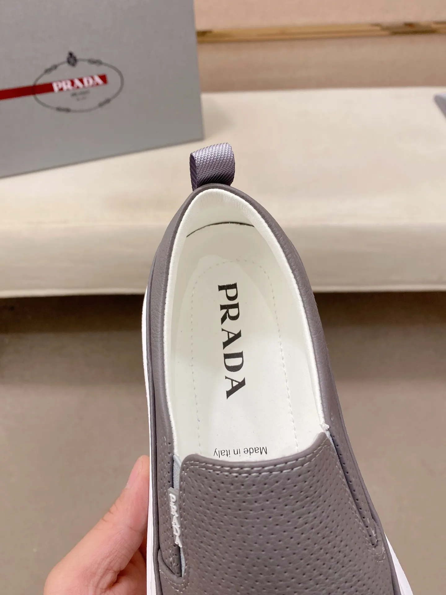 Men's shoes 💰 580💰 ✔️✔️✔️High version High-quality new PRADA (Prada) counters are launched simultaneously, new men's shoes, 😘fabrics are selected from first-layer cowhide fabrics. Lining: Imported cowhide leather lining. 👍🏿High-end☄️Open-molded non-slip rubber outsole, exquisite lines, simple and elegant, comfortable and high-end for leisure travel. Code number: 38 to 45